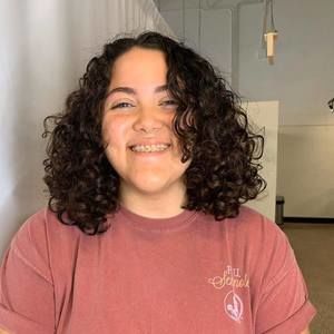 Meet your Posher, Lara